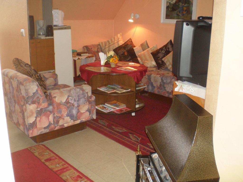 Jannseni Accommodation Parnu Bagian luar foto