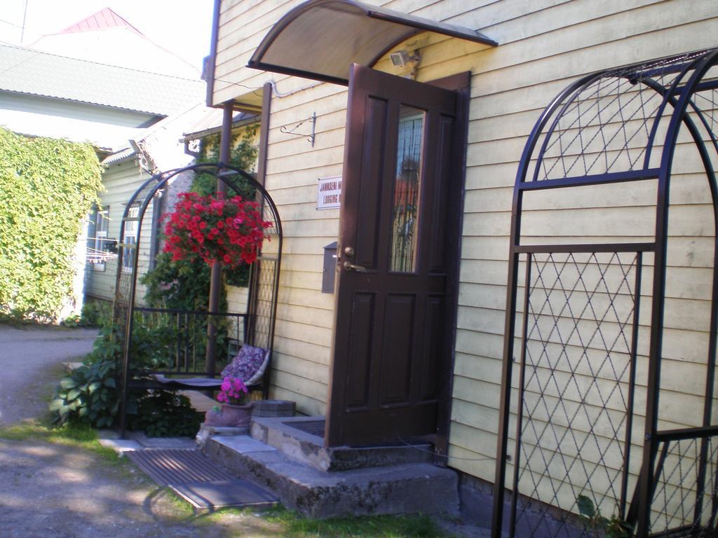 Jannseni Accommodation Parnu Bagian luar foto